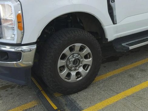 Used 2023 Ford F250 XLT w/ FX4 Off-Road Package AWD/4WD image 7