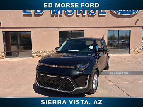 Used 2025 Kia Soul LX FWD image 1