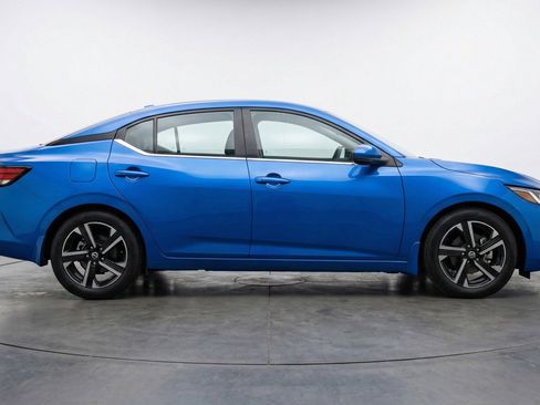 Used 2025 Nissan Sentra SV image 11