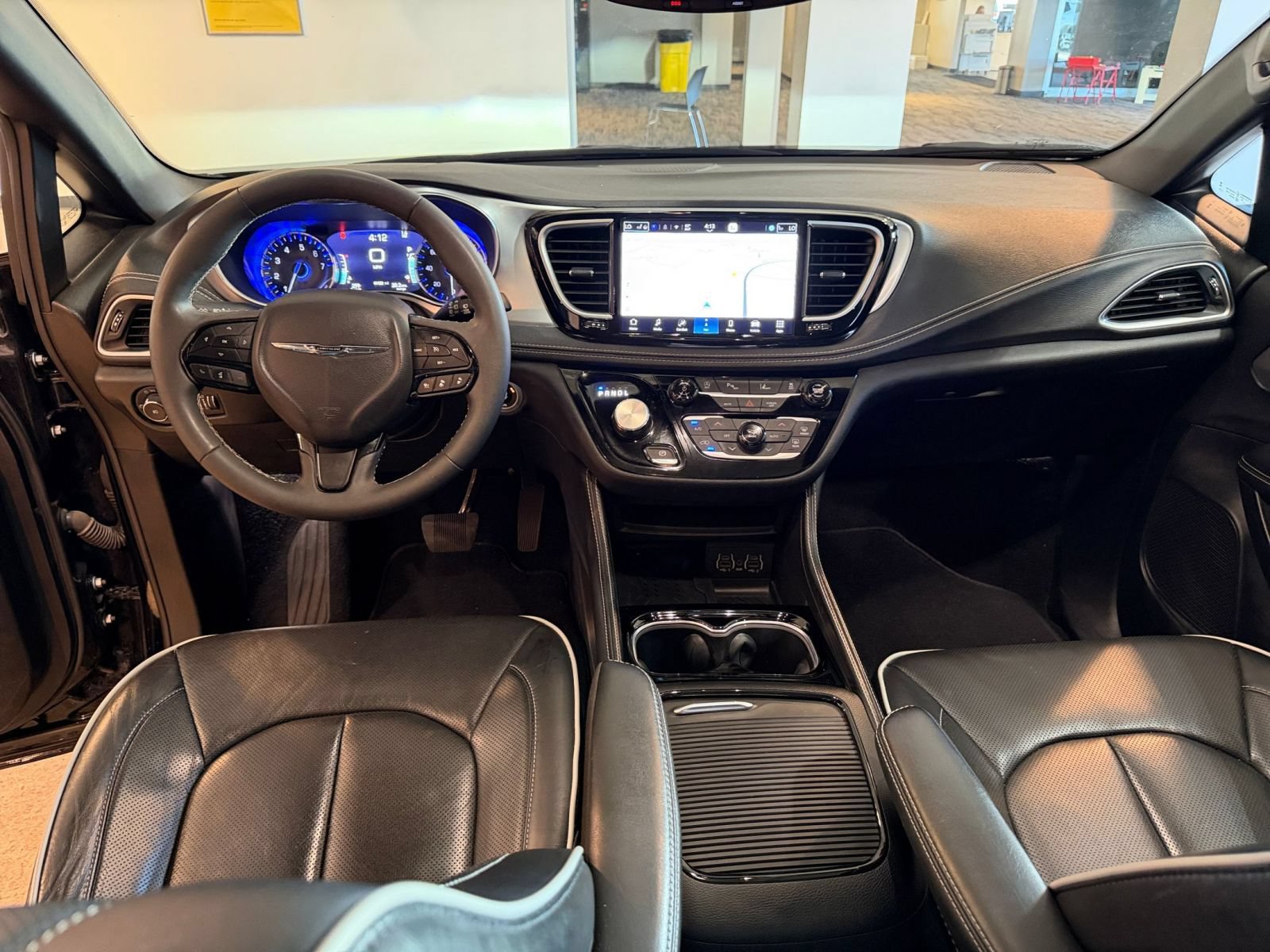 Used 2025 Chrysler Pacifica Limited FWD image 36