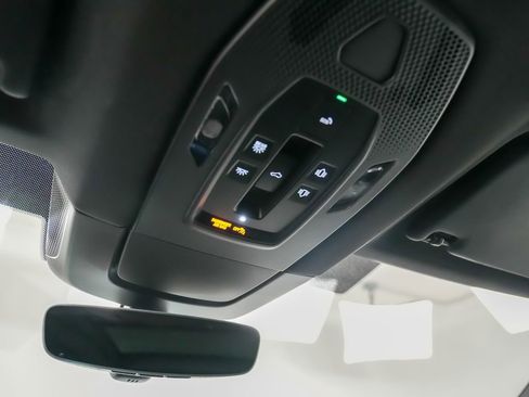 Certified 2025 Porsche Macan Electric RWD image 29