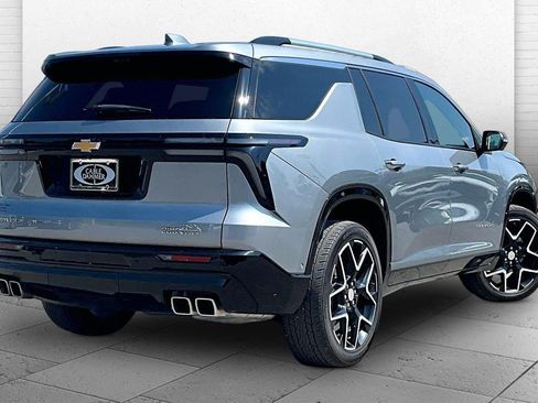 Used 2025 Chevrolet Traverse High Country w/ LPO, Floor Liner Package AWD/4WD image 11
