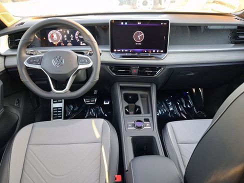 New 2026 Volkswagen Tiguan SE R-Line FWD image 6