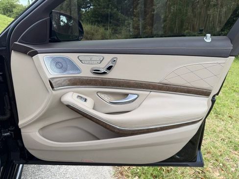 Used 2017 Mercedes-Benz S 550 Sedan image 14