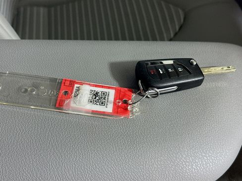 Used 2021 Toyota Camry SE FWD image 32