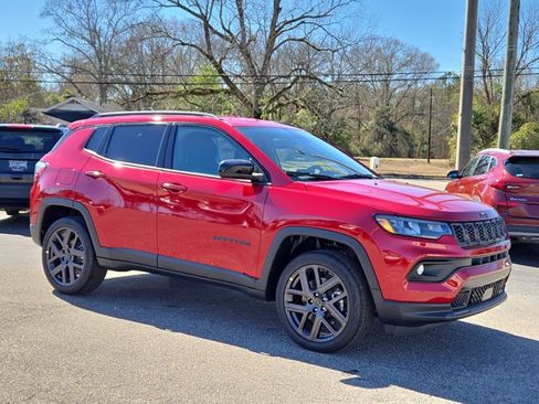 New 2026 Jeep Compass Latitude image 4