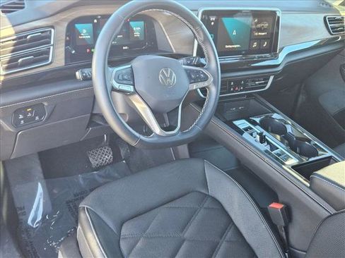 Used 2025 Volkswagen Atlas SE w/ Black Wheel Package image 9