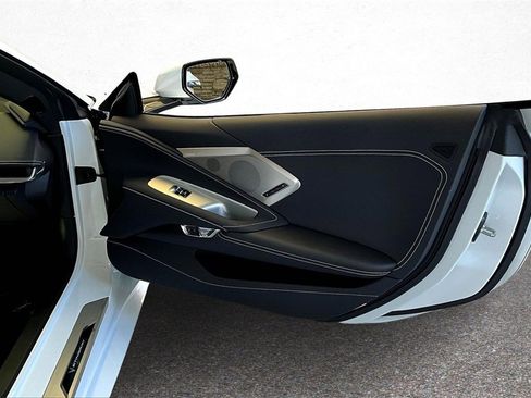 Used 2025 Chevrolet Corvette Stingray Preferred Conv w/ 2LT image 24