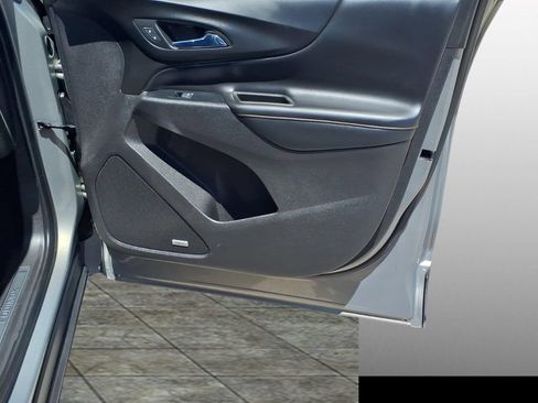 Used 2018 Chevrolet Equinox Premier FWD image 13
