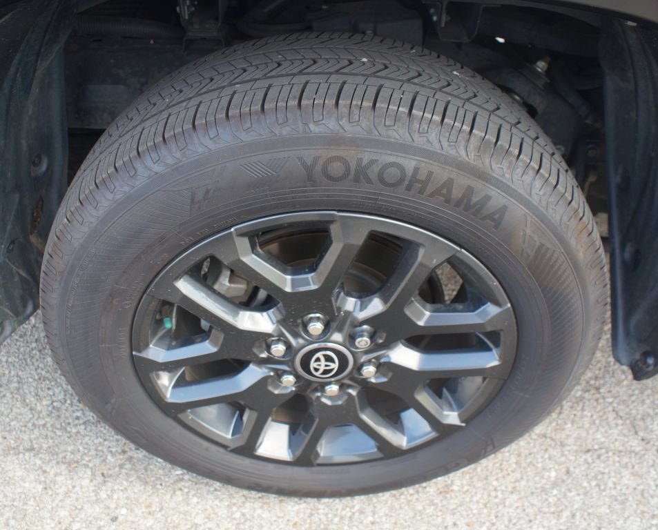 Used 2022 Toyota Tundra Platinum w/ Advanced Package AWD/4WD image 27