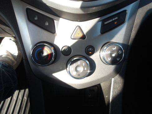 Used 2020 Chevrolet Sonic LT w/ Convenience Package image 24