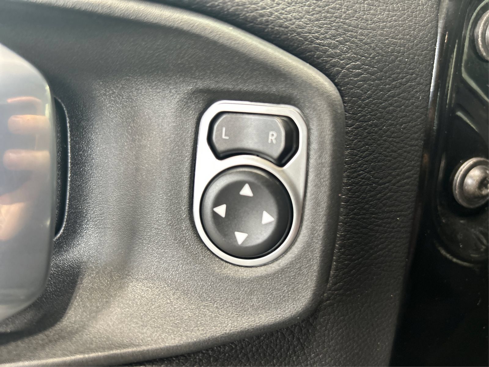 Used 2024 Jeep Wrangler Unlimited Sahara AWD/4WD image 31