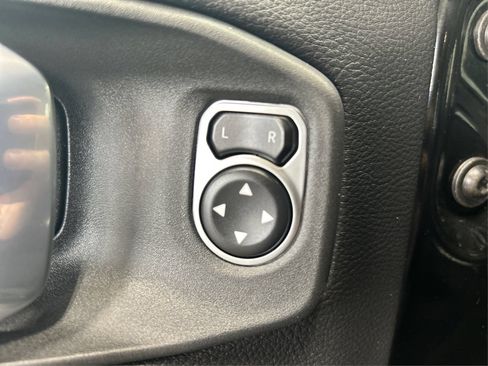 Used 2024 Jeep Wrangler Unlimited Sahara AWD/4WD image 31