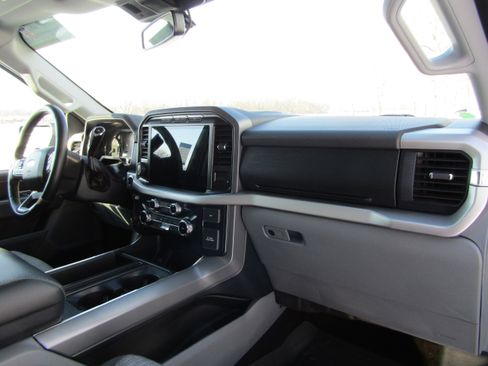 Certified 2022 Ford F150 XLT w/ Equipment Group 302A High image 23