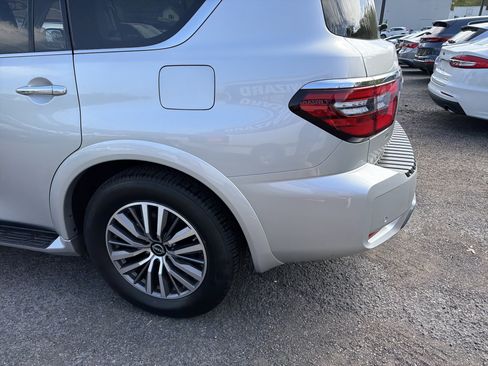 Used 2024 Nissan Armada SL w/ Captain's Chairs Package AWD/4WD image 7
