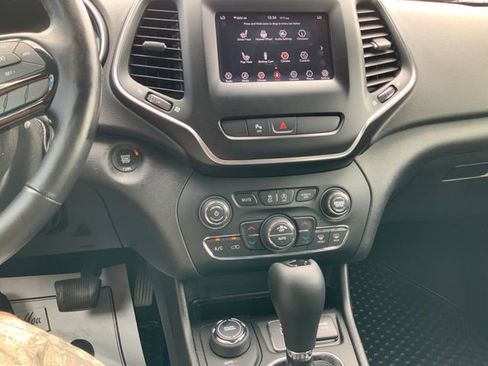 Used 2020 Jeep Cherokee Latitude Plus AWD/4WD image 22