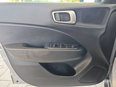 Used 2025 Hyundai Venue SEL FWD image 26