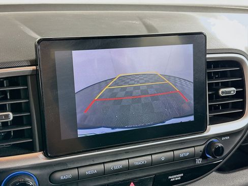 Used 2025 Hyundai Venue SEL image 22