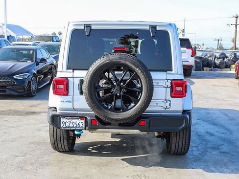 Used 2022 Jeep Wrangler Unlimited Sahara w/ Cold Weather Group AWD/4WD image 8