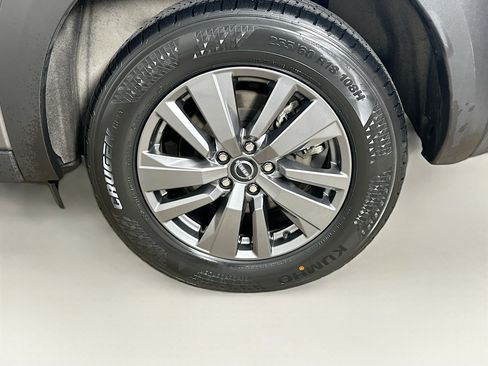 Used 2025 Nissan Pathfinder SV FWD image 11