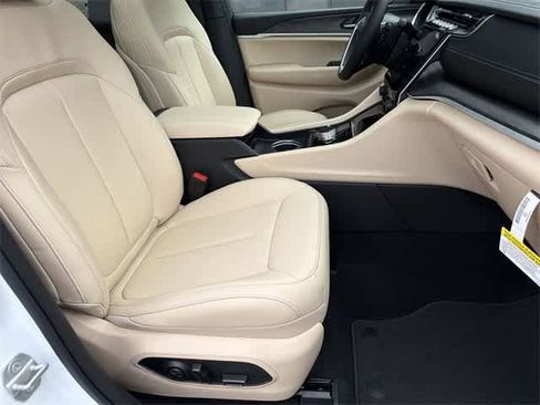 New 2025 Jeep Grand Cherokee L Limited image 24