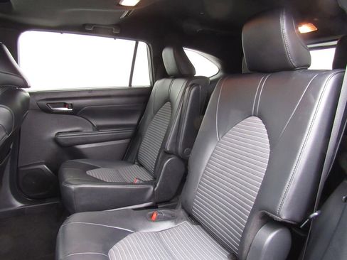Certified 2025 Toyota Highlander XSE image 15