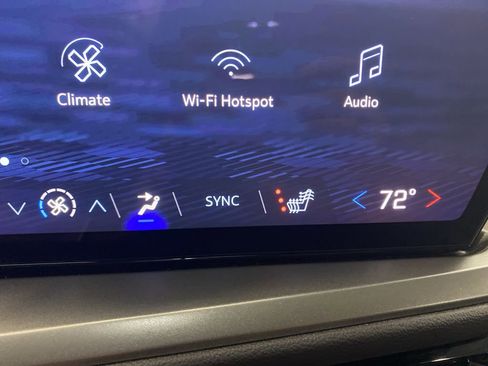 Used 2025 Chevrolet Traverse LT image 29