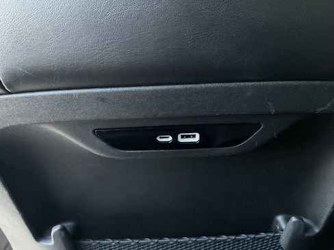 Used 2024 Chrysler Pacifica Touring-L FWD image 11