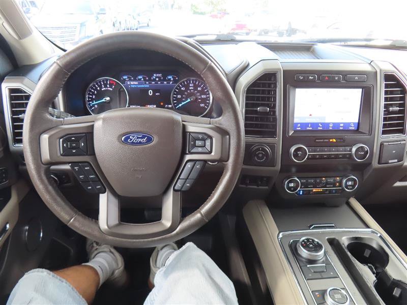 Used 2020 Ford Expedition XLT w/ Equipment Group 202A AWD/4WD image 16