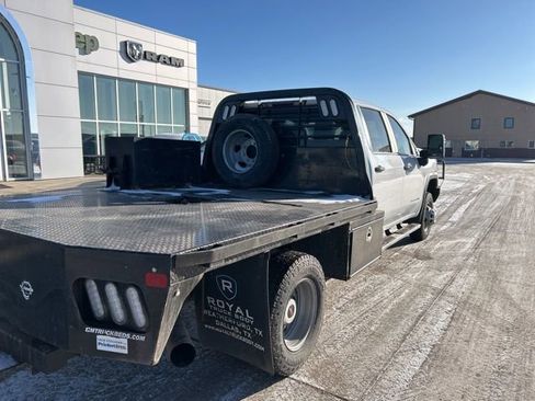 Used 2022 GMC Sierra 3500 Pro w/ Fleet Convenience Package image 4