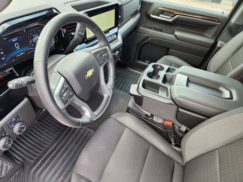 Used 2024 Chevrolet Silverado 1500 LT AWD/4WD image 9