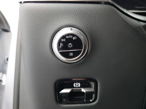 Used 2024 Mercedes-Benz GLC 300 4MATIC w/ Driver Assistance Package image 10