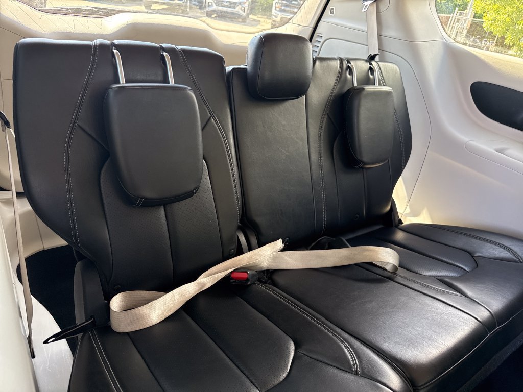 Used 2021 Chrysler Voyager Lxi FWD image 23