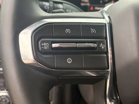 Used 2025 GMC Yukon Denali AWD/4WD image 6