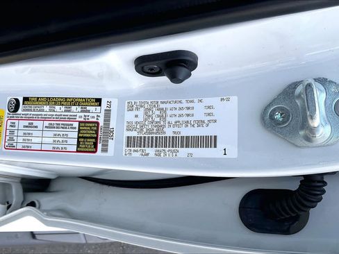 Used 2022 Toyota Tundra SR5 w/ SR5 Convenience Package AWD/4WD image 34