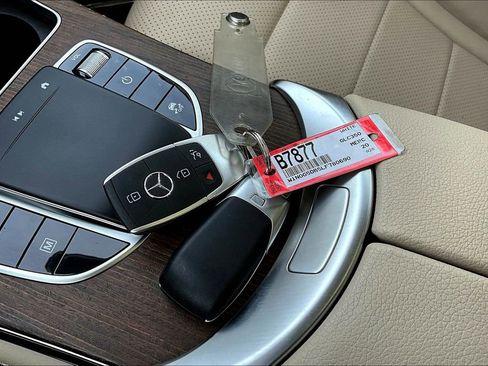 Used 2020 Mercedes-Benz GLC 350e 4MATIC image 36