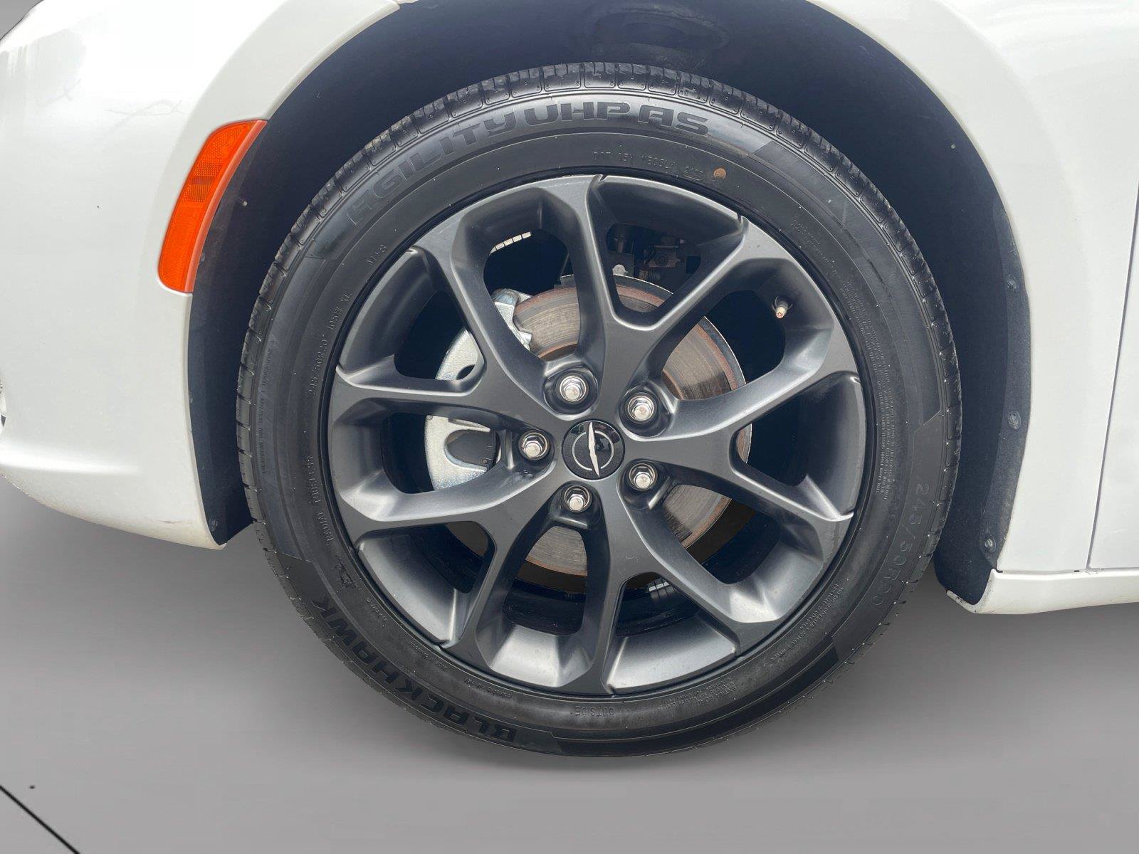 Used 2025 Chrysler Pacifica Limited FWD image 14