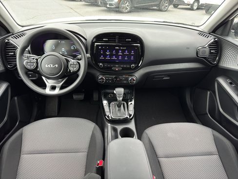 Certified 2025 Kia Soul S FWD image 9