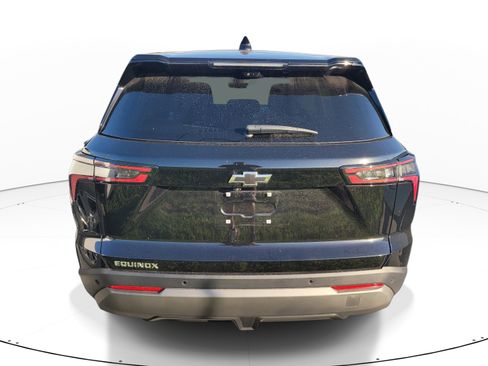 Used 2025 Chevrolet Equinox LT w/ Safety and Technology Package image 5