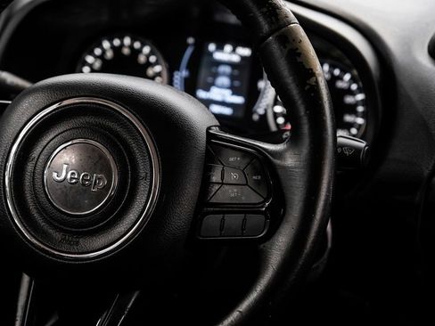 Used 2017 Jeep Renegade Altitude image 23