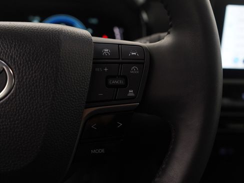 Used 2025 Toyota Camry LE image 16