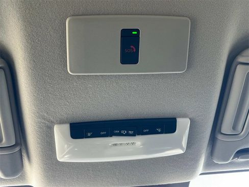 Certified 2025 Nissan Versa SR image 38