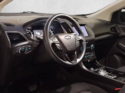 Used 2020 Ford Edge SE FWD image 9
