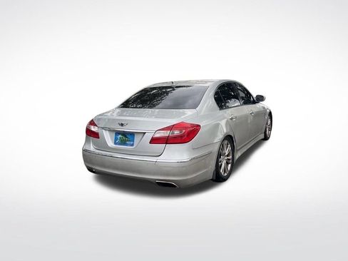 Used 2013 Hyundai Genesis 3.8 w/ Premium Pkg RWD image 5