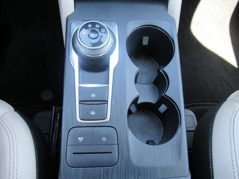 Used 2022 Ford Escape SEL w/ Technology Package FWD image 24