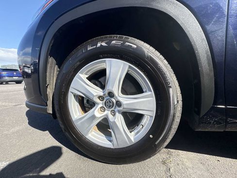 Used 2023 Toyota Highlander L image 18