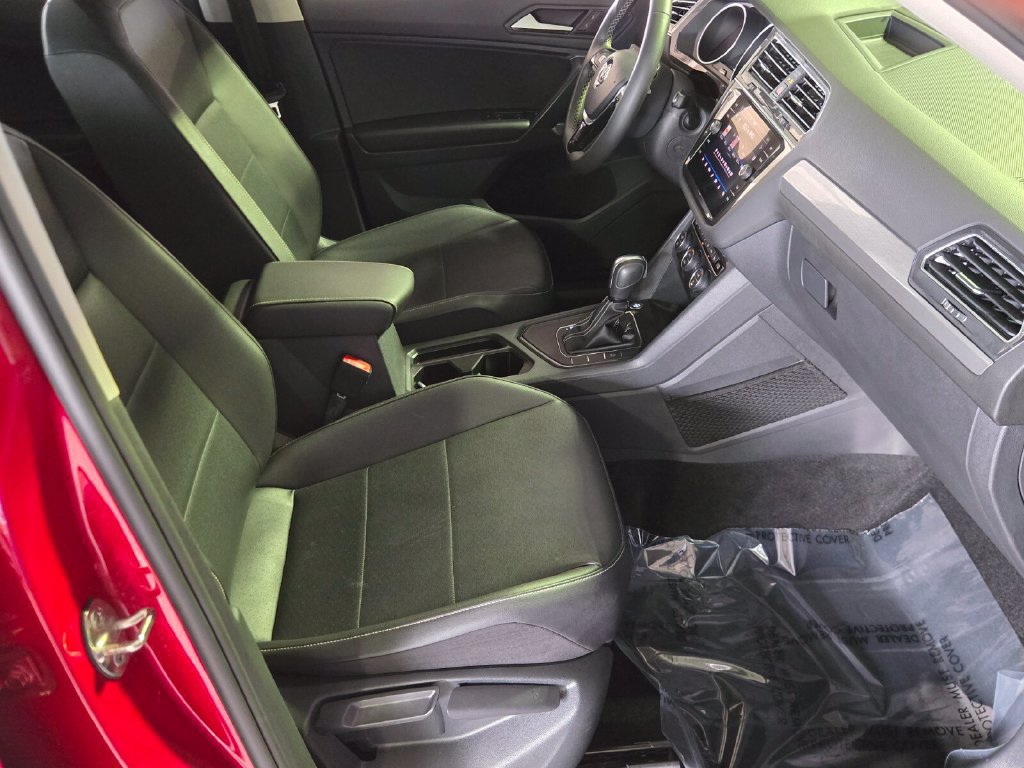 Certified 2021 Volkswagen Tiguan SE w/ Panoramic Sunroof Package FWD image 16