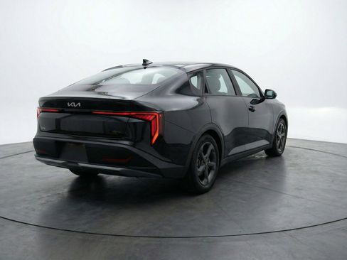 Used 2025 Kia K4 LXS image 9