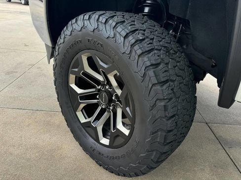 Used 2017 GMC Sierra 1500 SLE w/ SLE Value Package image 21