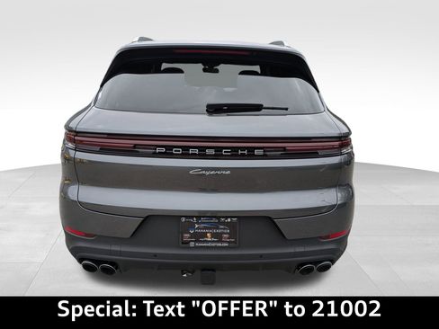 Used 2025 Porsche Cayenne image 5
